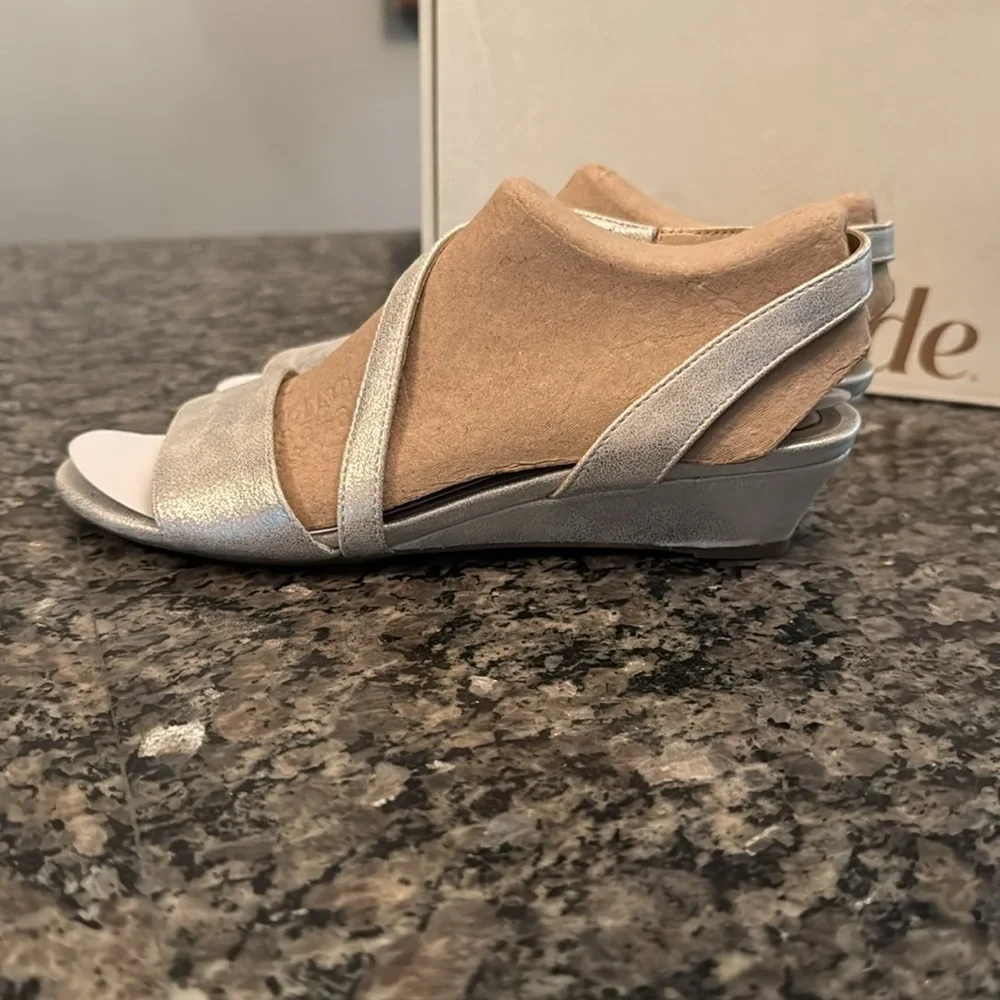 Life Stride Yasmine silver metallic wedge sandal NIB 6M